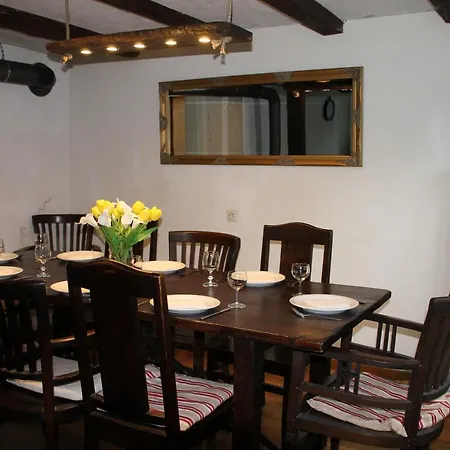 Fuer 12 Personen Sauna Garten Garage Hund Nyaraló *