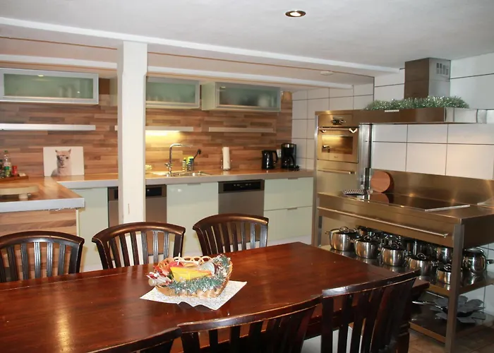 Holiday home Fuer 12 Personen Sauna Garten Garage Hund